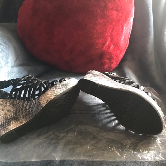 BKE by Buckle wedges, very gently used - Picture 4 of 6